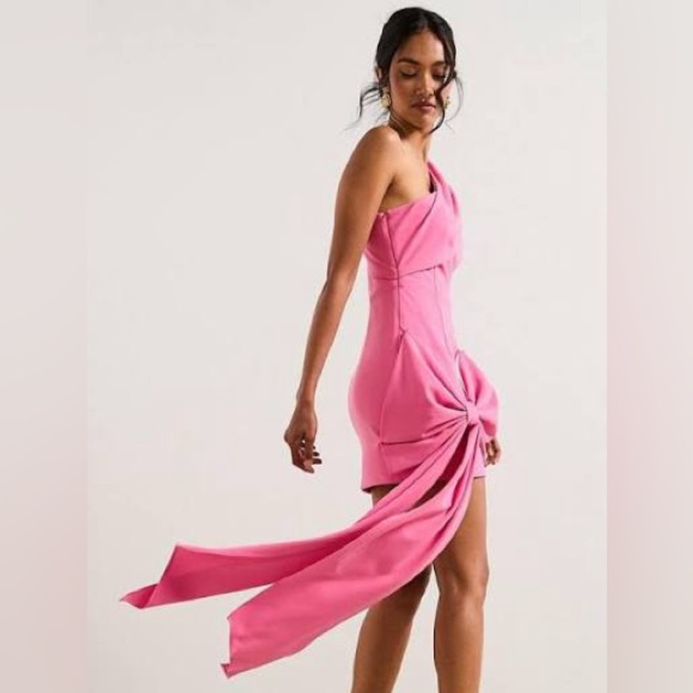 Like New ELLIATT Genova mini Dress in fuschia size XS originally $189